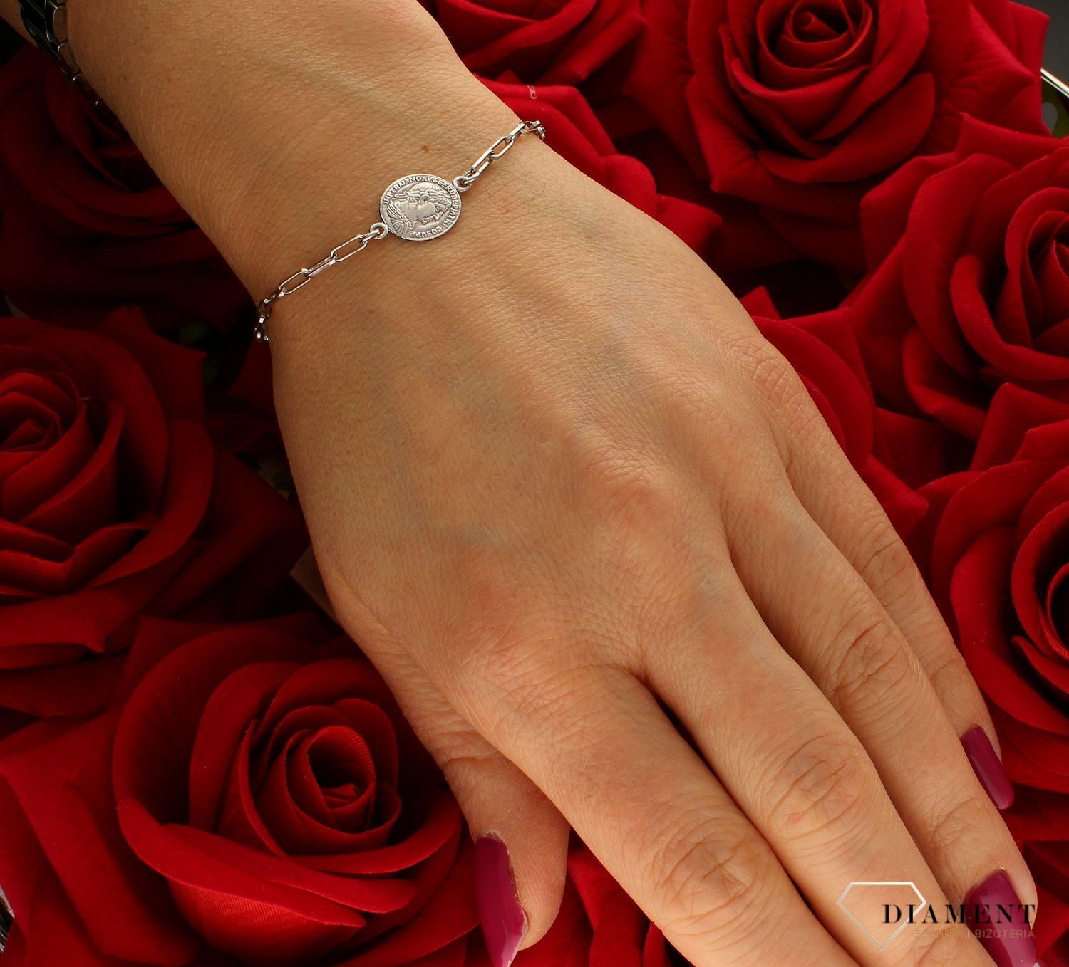  Niesamowita bransoletka wykonana z najwyższej próby srebra z subtelnym elementem monetki. Idealny pomysł na prezent.. Subtelna ozdoba, która świetnie się sprawdzi jako dodatek do letnich stylizacji w klimacie boho (2).jpg